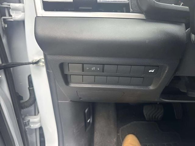 Pre-Owned 2025 Mitsubishi Outlander SE - photo - 16