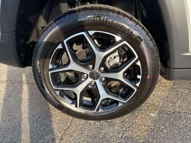 Pre-Owned 2025 Jeep Compass Limited - photo - 9