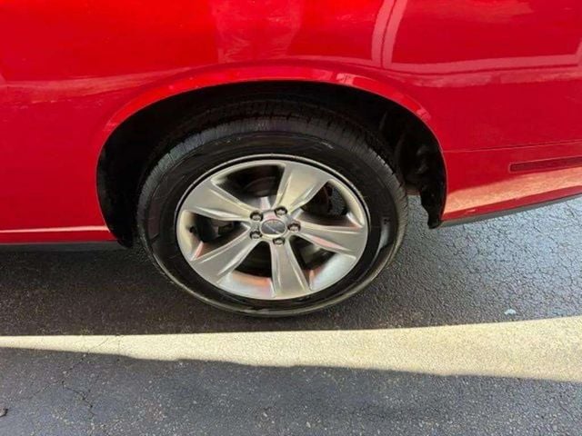 Pre-Owned 2021 Dodge Challenger SXT - photo - 11