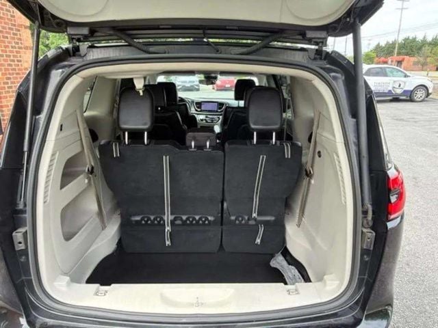 Pre-Owned 2023 Chrysler Pacifica Touring L - photo - 10