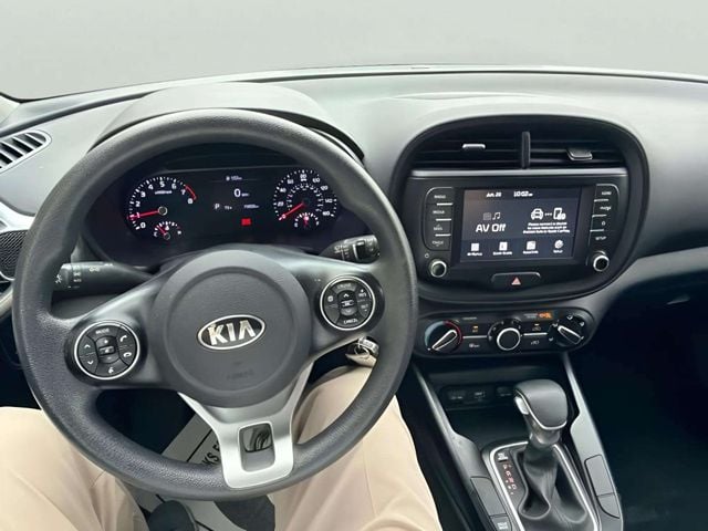 Pre-Owned 2020 Kia Soul LX - photo - 8