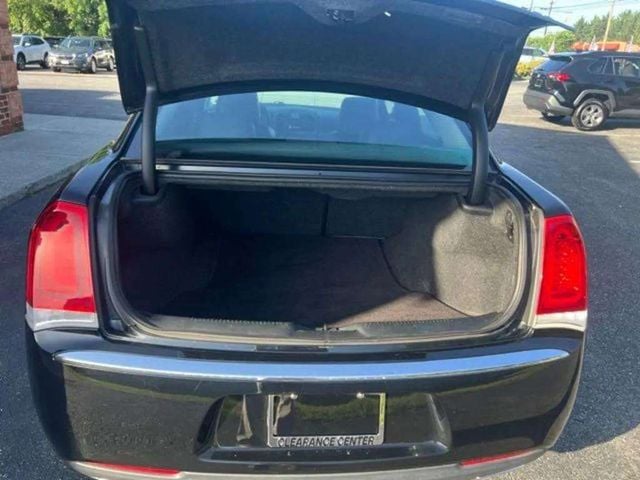 Pre-Owned 2019 Chrysler 300 Limited - photo - 8