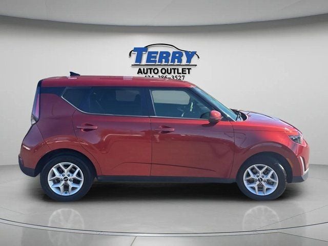 Pre-Owned 2024 Kia Soul LX - photo - 0