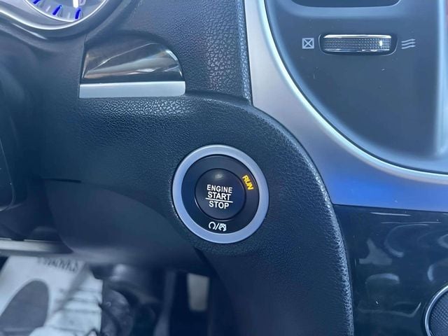Pre-Owned 2019 Chrysler 300 Limited - photo - 5