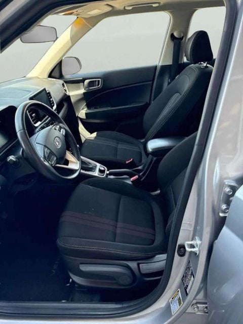 Pre-Owned 2025 Hyundai Venue SEL - photo - 6