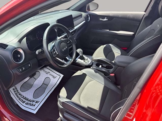 Pre-Owned 2023 Kia Forte GT-Line - photo - 13