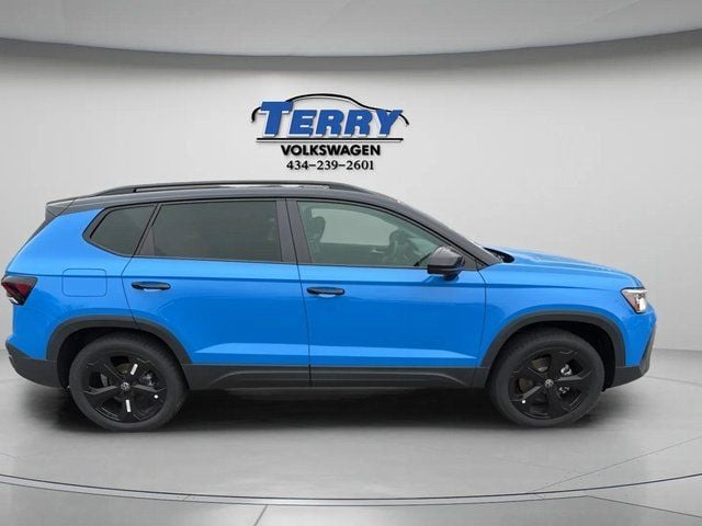 Pre-Owned 2025 Volkswagen Taos 1.5T SE Black - photo - 0