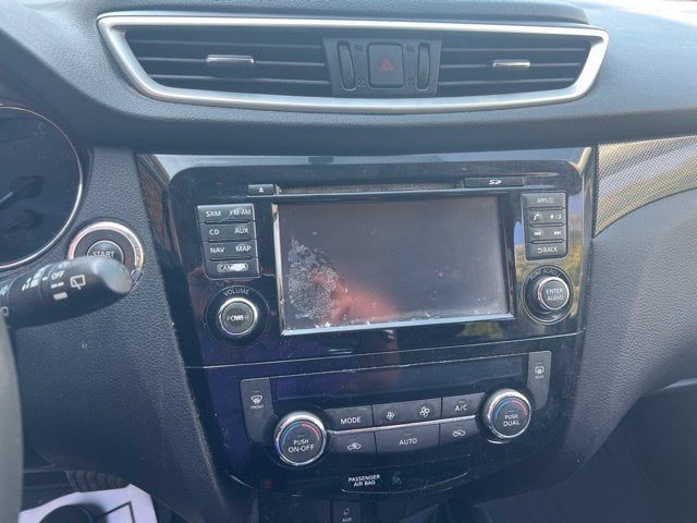 Pre-Owned 2016 Nissan Rogue SL - photo - 15