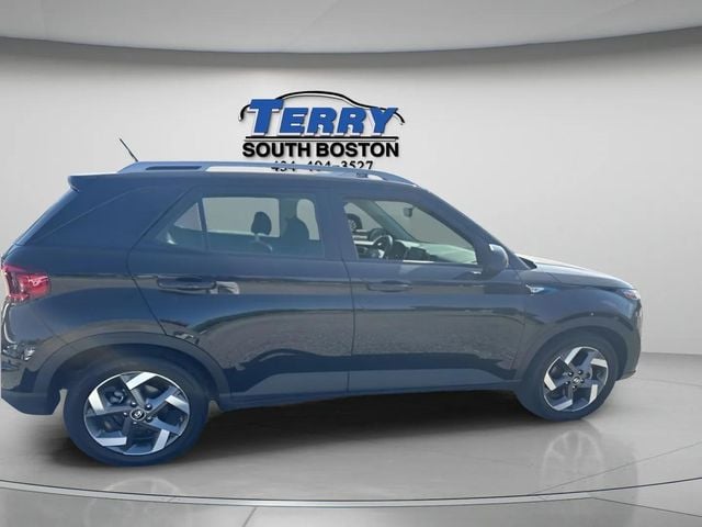 Pre-Owned 2025 Hyundai Venue SEL - photo - 0