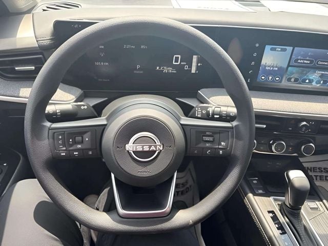 Pre-Owned 2025 Nissan Kicks SV - photo - 10