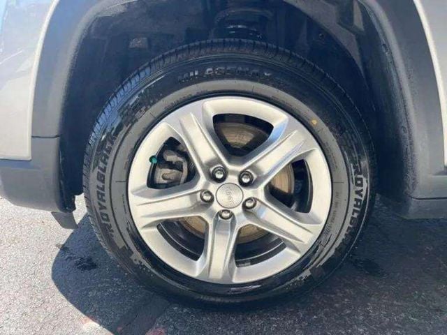Pre-Owned 2024 Jeep Compass Latitude - photo - 12
