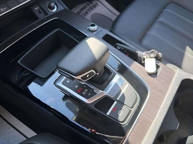 Pre-Owned 2023 Audi Q5 40 Premium - photo - 6