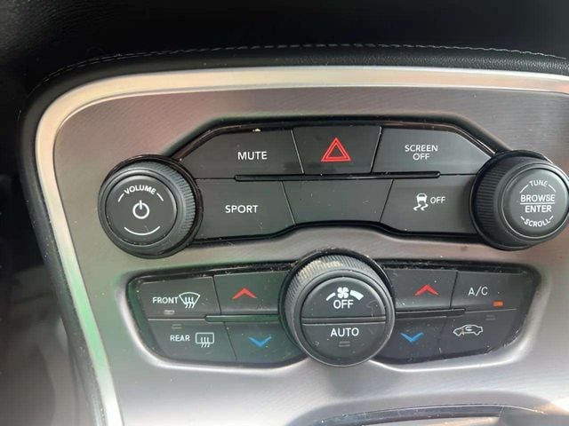 Pre-Owned 2021 Dodge Challenger SXT - photo - 10
