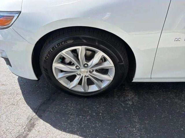 Pre-Owned 2024 Chevrolet Malibu LT - photo - 12