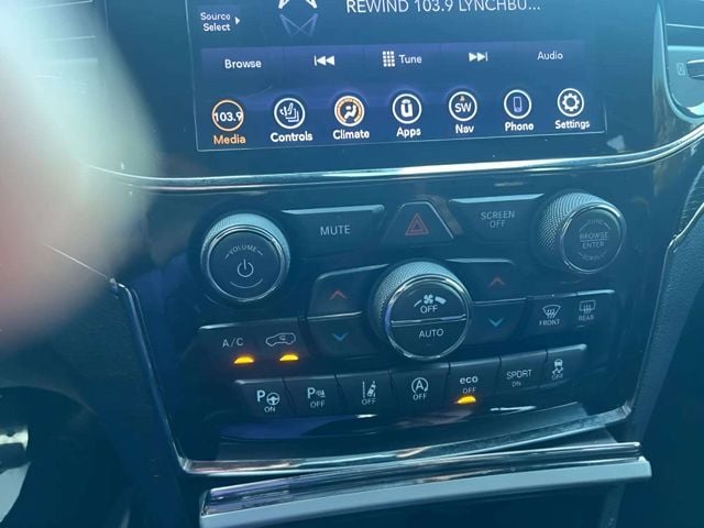 Pre-Owned 2020 Jeep Grand Cherokee Overland - photo - 4
