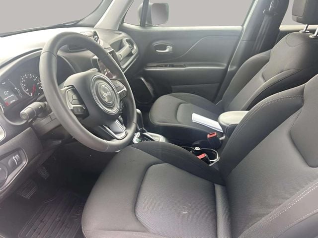 Pre-Owned 2023 Jeep Renegade Latitude - photo - 17