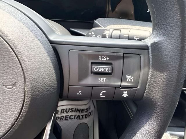 Pre-Owned 2025 Nissan Kicks SV - photo - 7