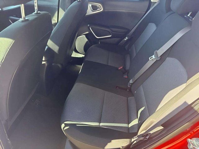 Pre-Owned 2024 Kia Soul LX - photo - 10