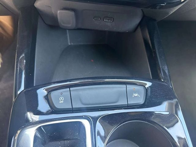 Pre-Owned 2025 Chevrolet Trax LT - photo - 12