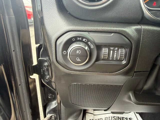 Pre-Owned 2022 Jeep Gladiator Overland - photo - 13