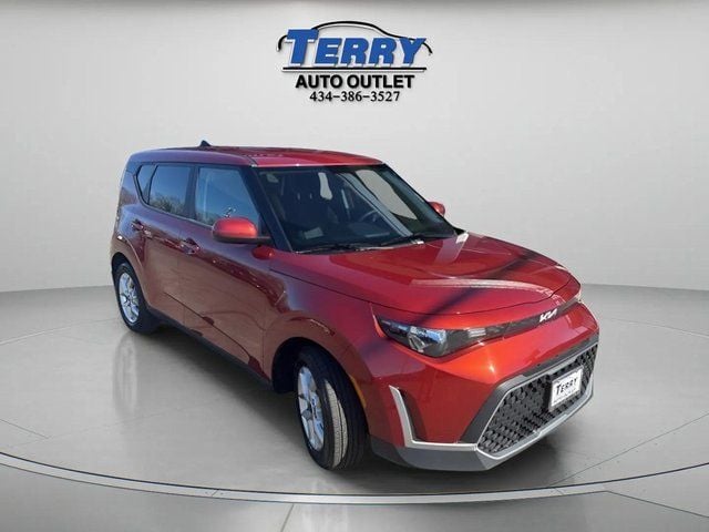 Pre-Owned 2024 Kia Soul LX - photo - 1