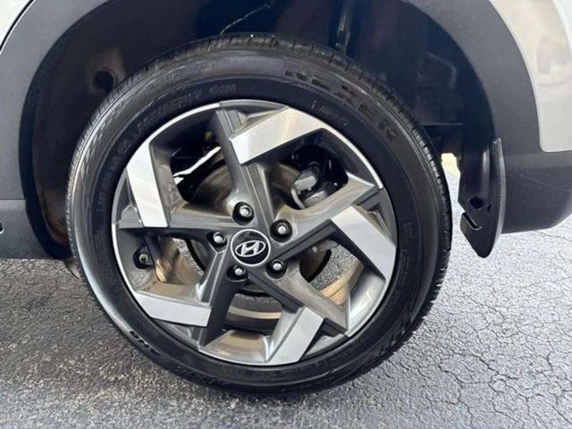 Pre-Owned 2025 Hyundai Venue SEL - photo - 12