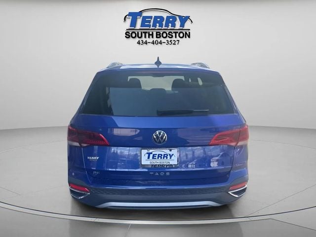 Pre-Owned 2024 Volkswagen Taos 1.5T SE - photo - 3