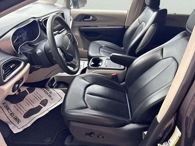 Pre-Owned 2023 Chrysler Pacifica Touring L - photo - 7