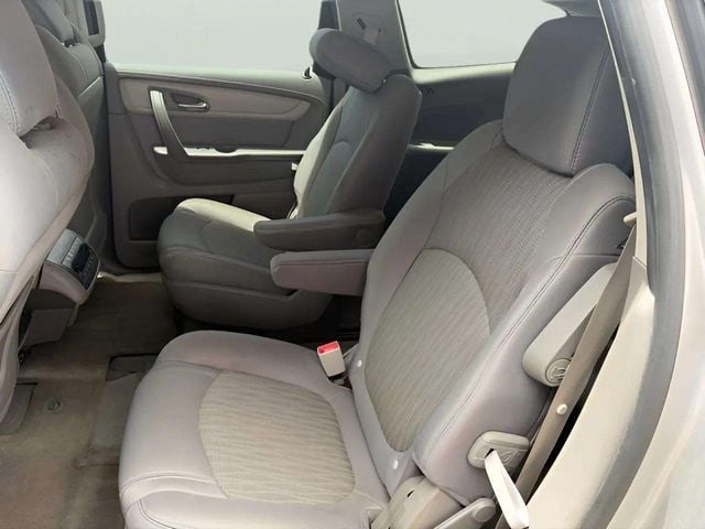 Pre-Owned 2017 Chevrolet Traverse 2LT - photo - 7