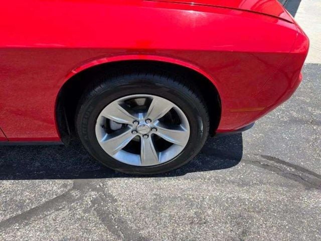 Pre-Owned 2021 Dodge Challenger SXT - photo - 9