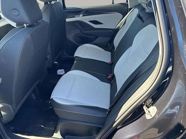 Pre-Owned 2025 Volkswagen Tiguan 2.0T SE - photo - 5