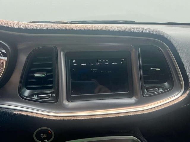 Pre-Owned 2021 Dodge Challenger SXT - photo - 9