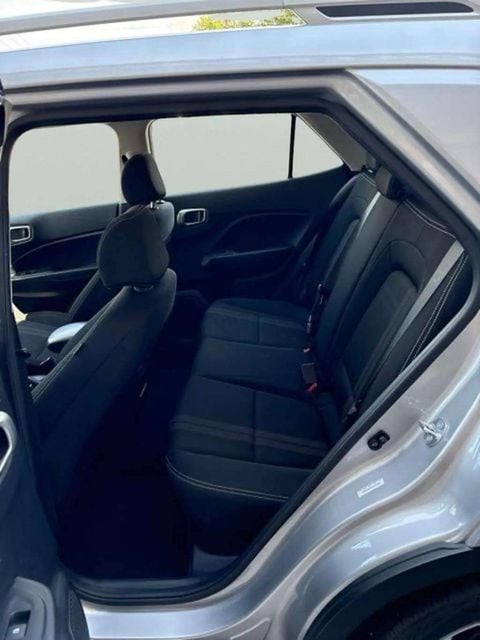 Pre-Owned 2025 Hyundai Venue SEL - photo - 8