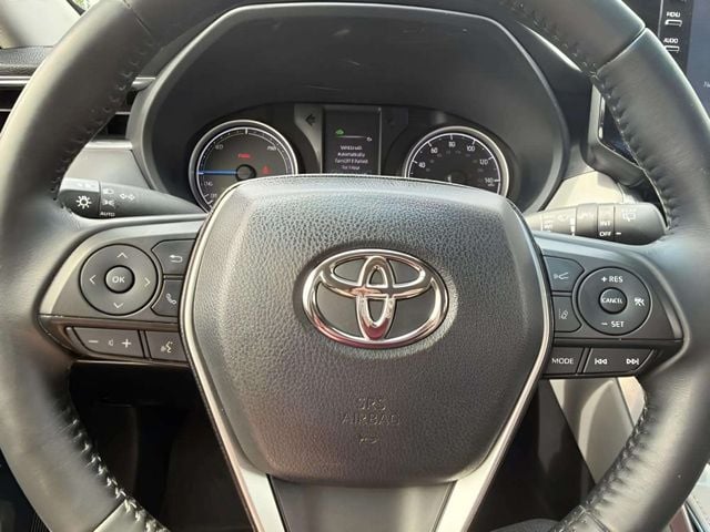 Pre-Owned 2022 Toyota Venza LE - photo - 15