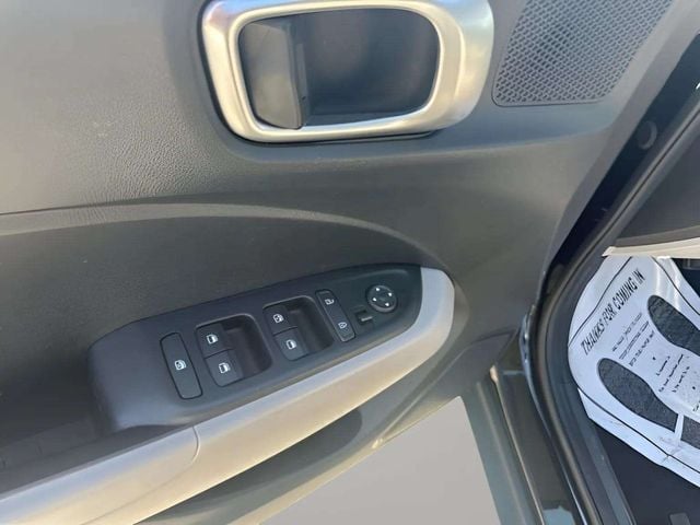 Pre-Owned 2025 Hyundai Venue SEL - photo - 10