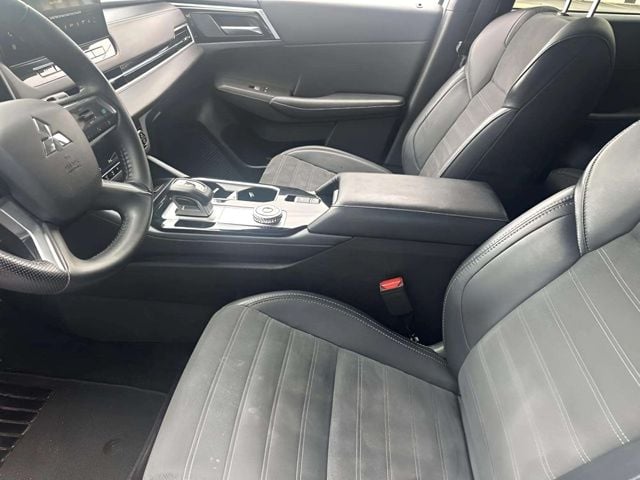 Pre-Owned 2025 Mitsubishi Outlander SE - photo - 15