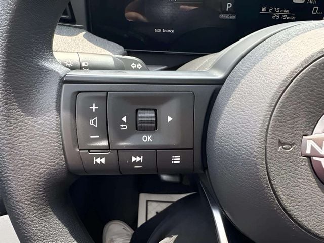 Pre-Owned 2025 Nissan Kicks SV - photo - 6