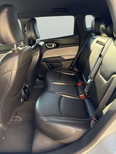 Pre-Owned 2025 Jeep Compass Limited - photo - 8
