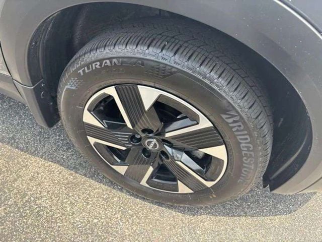 Pre-Owned 2025 Nissan Kicks SV - photo - 23