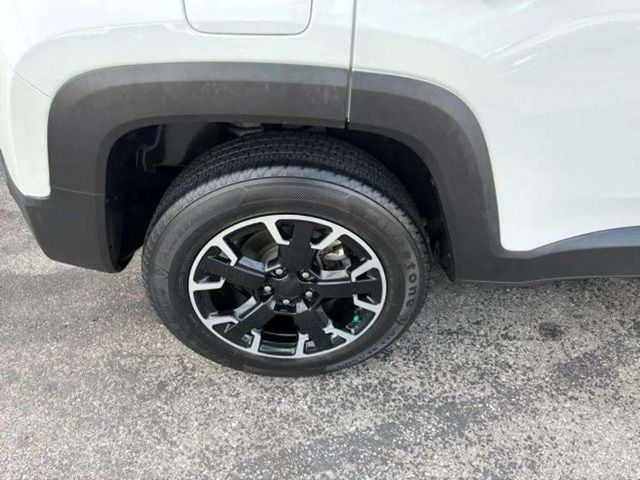 Pre-Owned 2023 Jeep Renegade Latitude - photo - 13