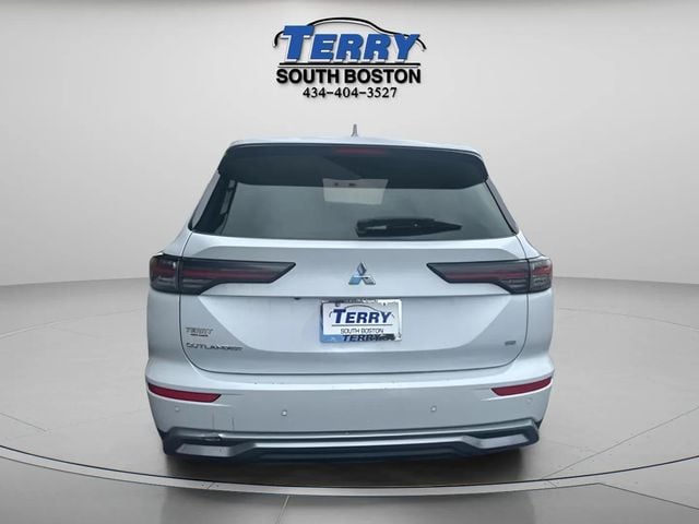 Pre-Owned 2025 Mitsubishi Outlander SE - photo - 3