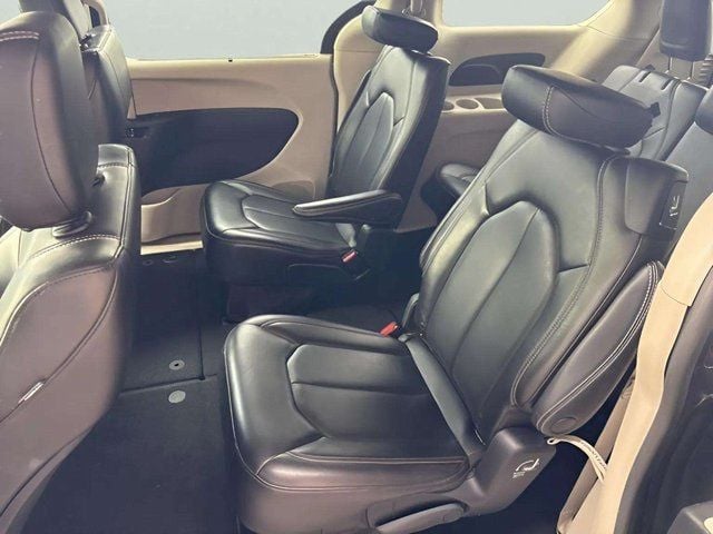 Pre-Owned 2023 Chrysler Pacifica Touring L - photo - 8