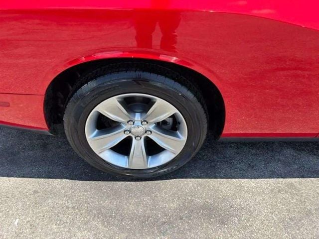 Pre-Owned 2021 Dodge Challenger SXT - photo - 12