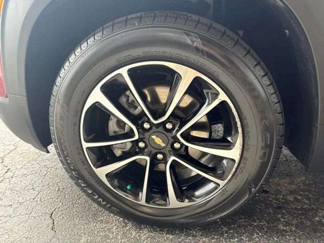 Pre-Owned 2025 Chevrolet TrailBlazer LT - photo - 9