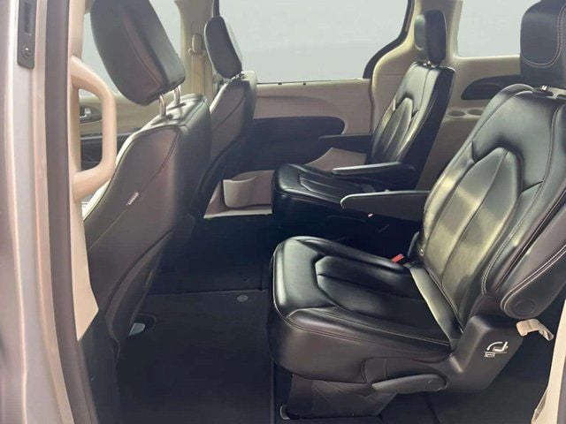 Pre-Owned 2023 Chrysler Pacifica Touring L - photo - 10