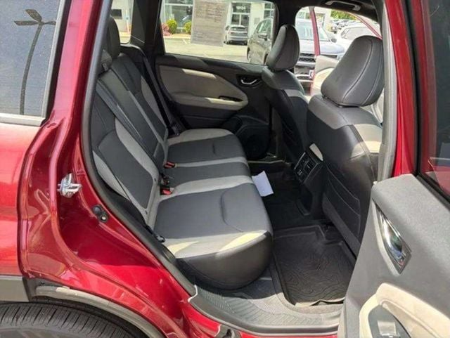Pre-Owned 2025 Subaru Forester Limited - photo - 25