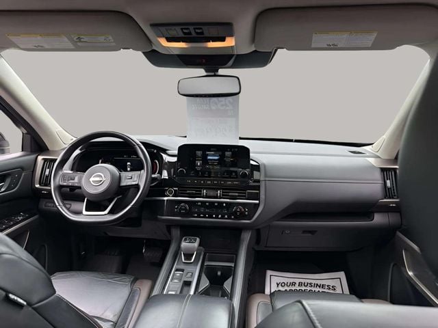 2022 Nissan Pathfinder Platinum Photo in Lynchburg VA 24502