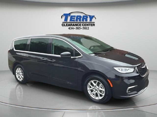 2023 Chrysler Pacifica Touring L Photo in Lynchburg VA 24502